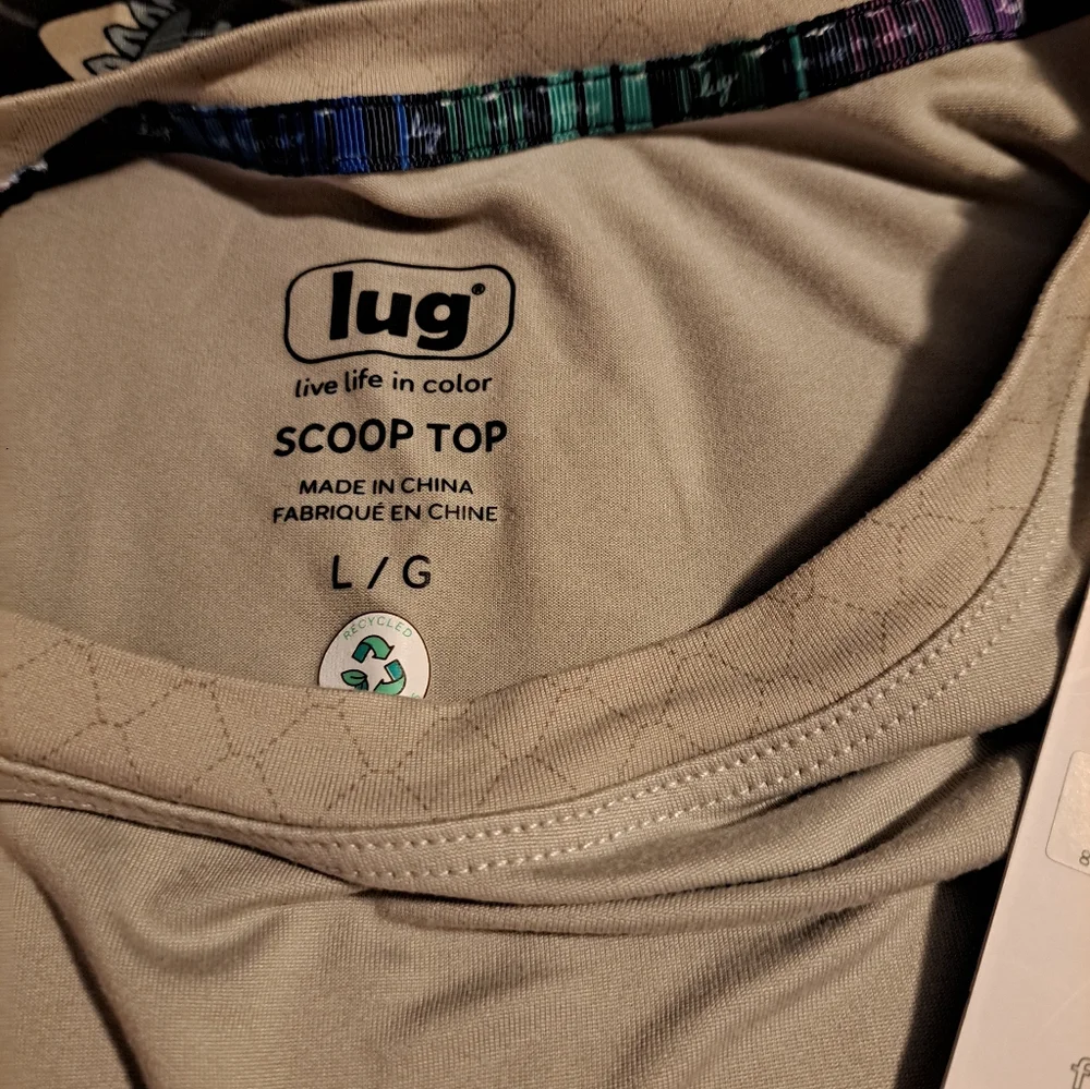 Lug Scoop Top In Pebble - Picture 2 of 2